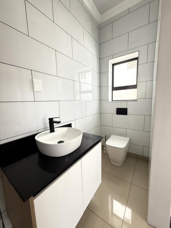 5 Bedroom Property for Sale in Tafelzicht Western Cape